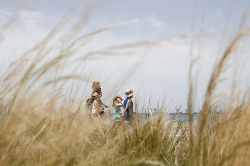 «Λιώνει» η Ελλάδα στους 38 βαθμούς -Στη Θεσσαλονίκη έπεσαν στα σιντριβάνια [εικόνες] | iefimerida.gr 6