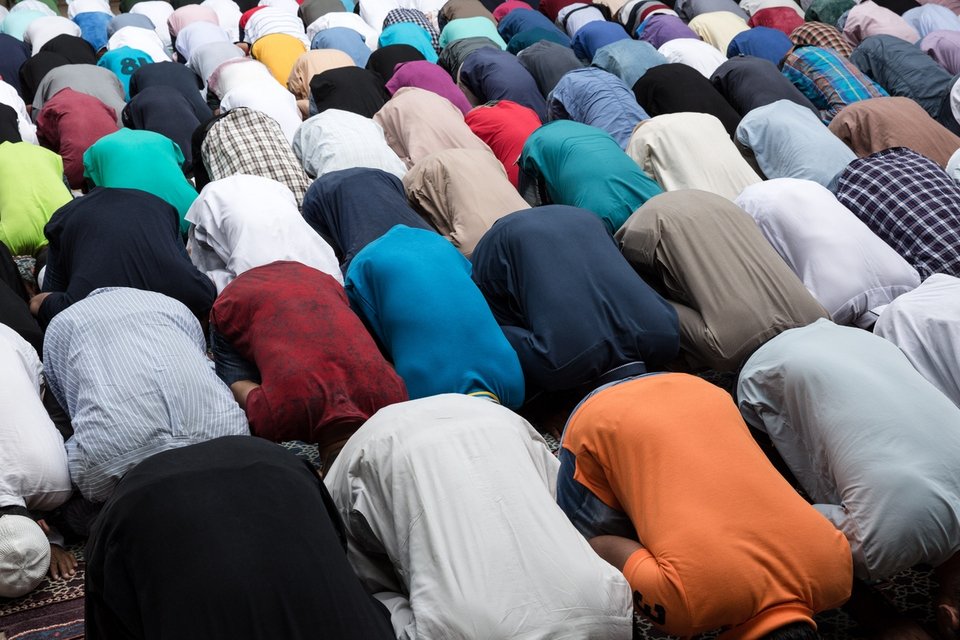 Οι μουσουλμάνοι πρόσφυγες στο Ελληνικό γιορτάζουν το τέλος του Ραμαζανιού [εντυπωσιακές εικόνες] | iefimerida.gr 15