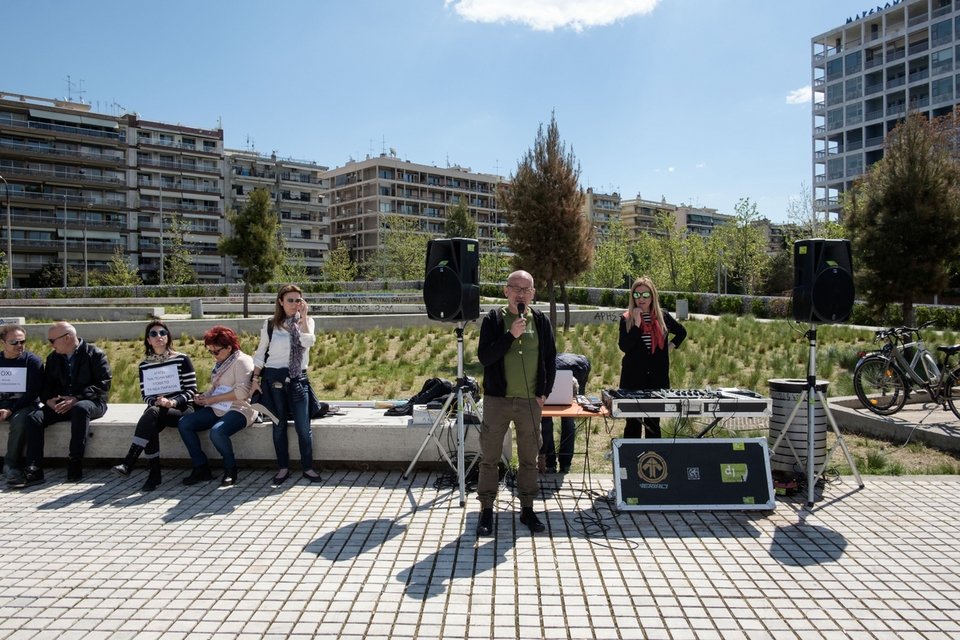 Θεσσαλονίκη: Διαμαρτυρίες για τα τραπεζοκαθίσματα στη Νέα Παραλία [εικόνες] | iefimerida.gr 1