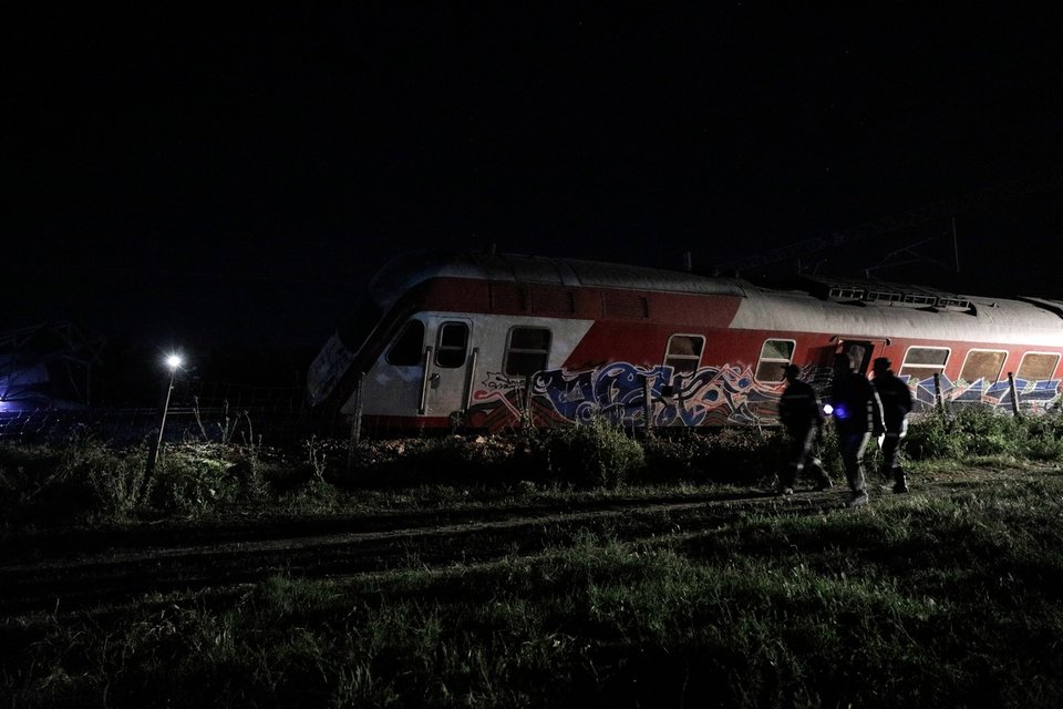 Πήδηξε από το σπίτι για να σωθεί, ο ένοικος της κατοικίας που εμβόλισε το τρένο στο Αδενδρο | iefimerida.gr 2