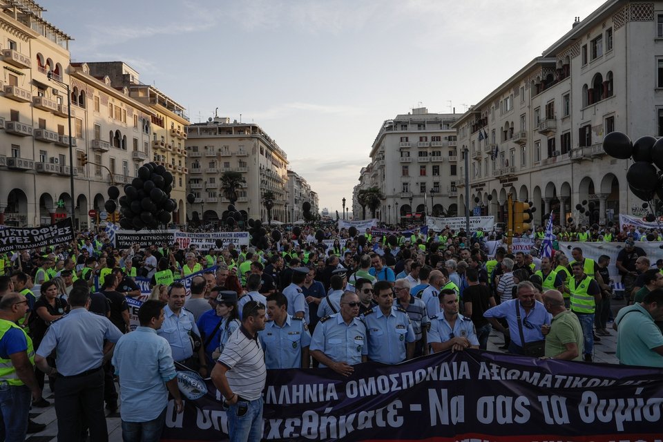 Πορεία ενστόλων στο κέντρο της Θεσσαλονίκης -Παρών και ο αρχηγός της ΕΛ.ΑΣ! [εικόνες&βίντεο] | iefimerida.gr 1