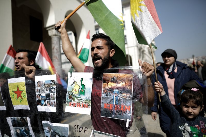Stop Afrin: Κούρδοι ξάπλωσαν στους δρόμους της Θεσσαλονίκης, διαμαρτυρία κατά της εισβολής [εικόνες] | iefimerida.gr 0
