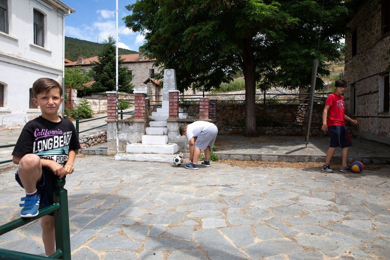 «Στο πόδι» το χωριό Ψαράδες στις Πρέσπες -Στήνουν τέντες και κιόσκια για τη συμφωνία Τσίπρα-Ζάεφ [εικόνες] | iefimerida.gr 9