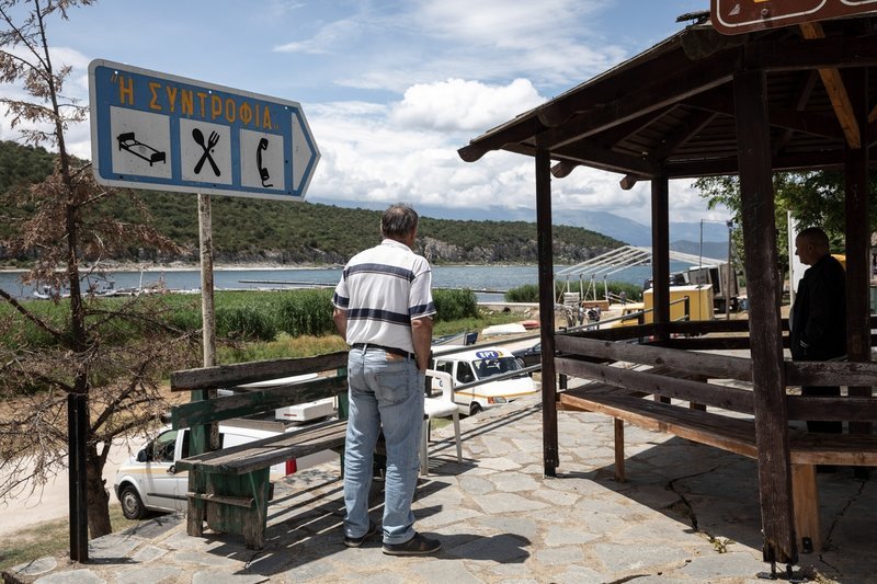 «Στο πόδι» το χωριό Ψαράδες στις Πρέσπες -Στήνουν τέντες και κιόσκια για τη συμφωνία Τσίπρα-Ζάεφ [εικόνες] | iefimerida.gr 13