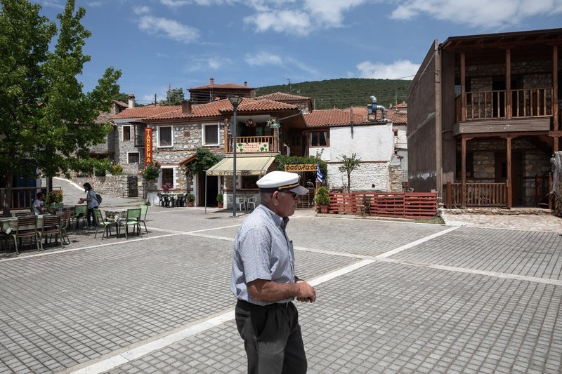 «Στο πόδι» το χωριό Ψαράδες στις Πρέσπες -Στήνουν τέντες και κιόσκια για τη συμφωνία Τσίπρα-Ζάεφ [εικόνες] | iefimerida.gr 12