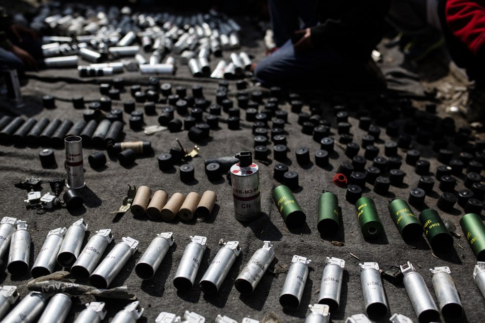 Υπουργείο Εξωτερικών ΠΓΔΜ: Μόνο δακρυγόνα χρησιμοποιήσαμε ενάντια στους πρόσφυγες -ΜΚΟ τους υποκινούν  | iefimerida.gr 0