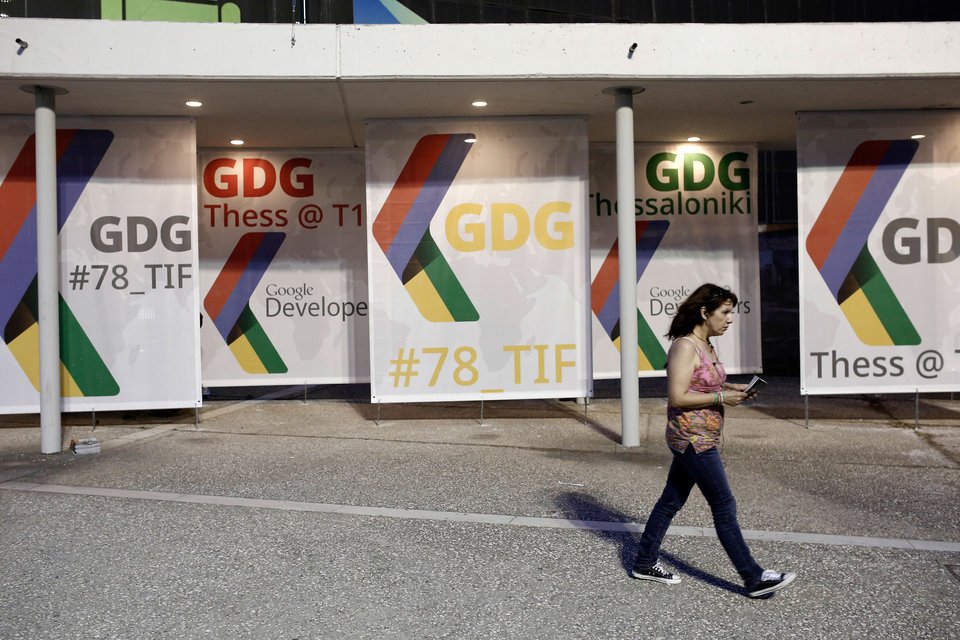 Tι είναι η ΔΕΘ; Περίπατος χεράκι χεράκι, ελέφαντες και μπαλόνια στη φθινοπωρινή βόλτα της Θεσσαλονίκης [εικόνες] | iefimerida.gr 3