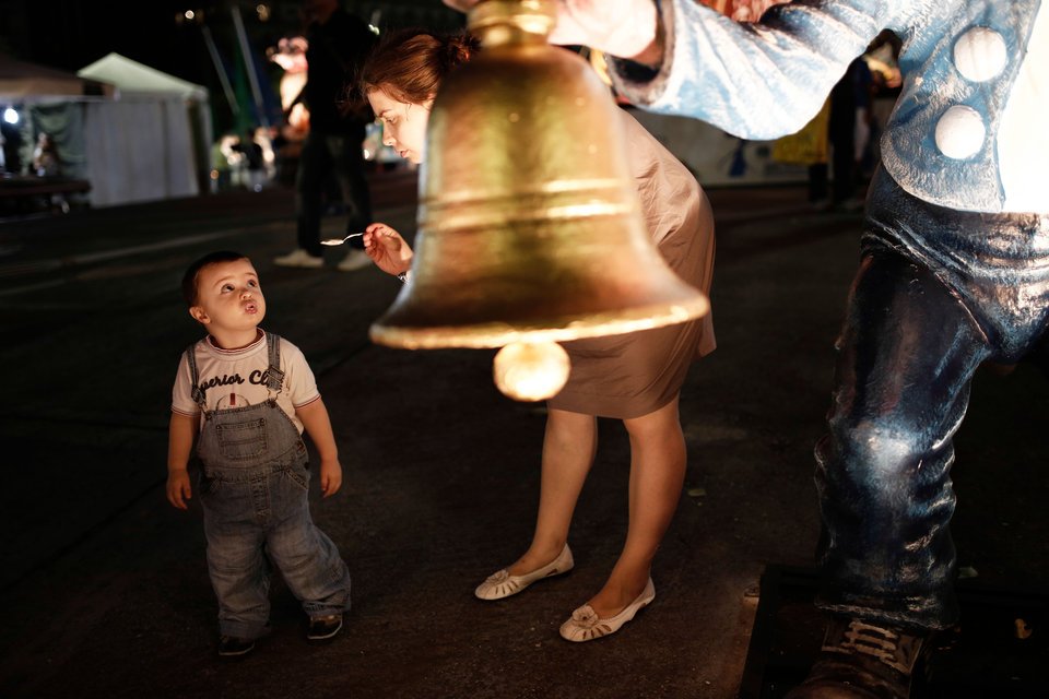 Tι είναι η ΔΕΘ; Περίπατος χεράκι χεράκι, ελέφαντες και μπαλόνια στη φθινοπωρινή βόλτα της Θεσσαλονίκης [εικόνες] | iefimerida.gr 4