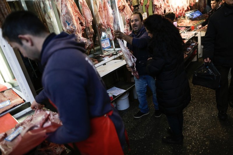 Τα τελευταία ψώνια στην αγορά της Θεσσαλονίκης [εικόνες] | iefimerida.gr 3