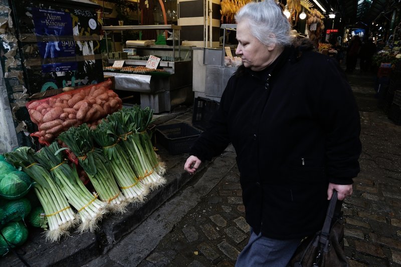 Τα τελευταία ψώνια στην αγορά της Θεσσαλονίκης [εικόνες] | iefimerida.gr 5