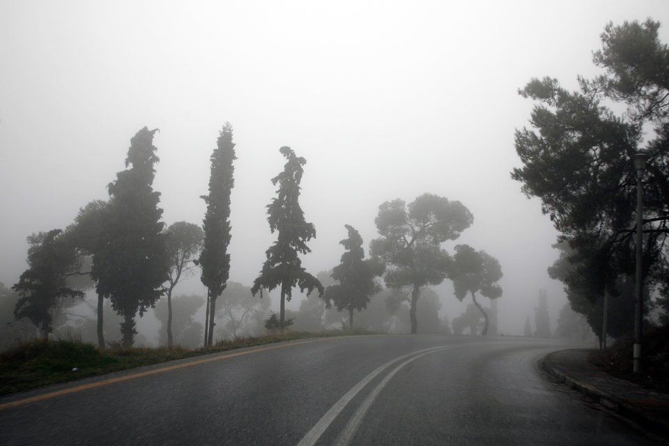 Η άγρια ομορφιά της Θεσσαλονίκης μέσα στην ομίχλη που τύλιξε την πόλη από το πρωί [εικόνες] | iefimerida.gr 3