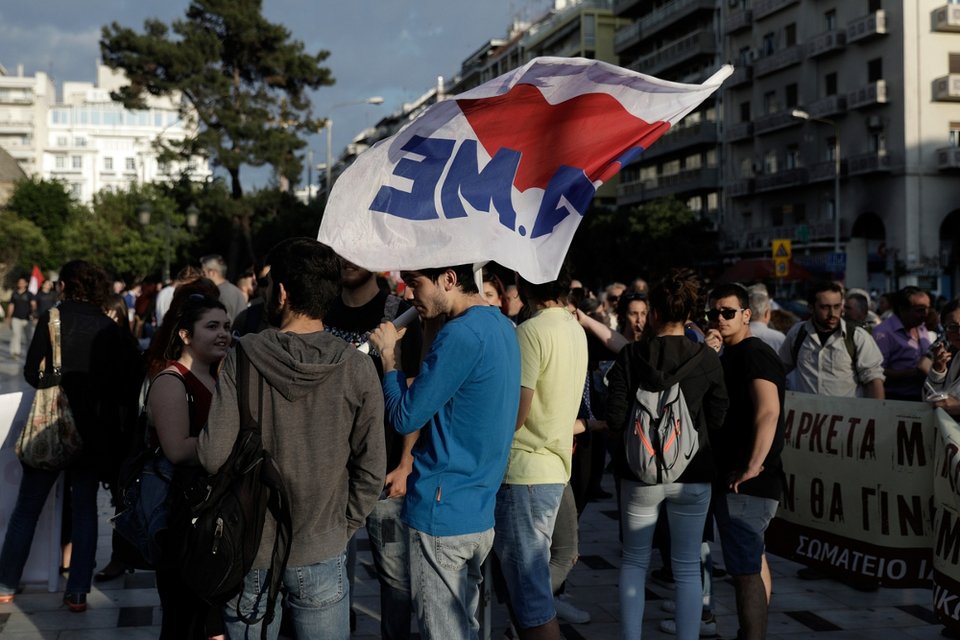 Αναρχικοί έκαψαν το φυλάκιο του Αγνωστου Στρατιώτη [εικόνες] | iefimerida.gr 20