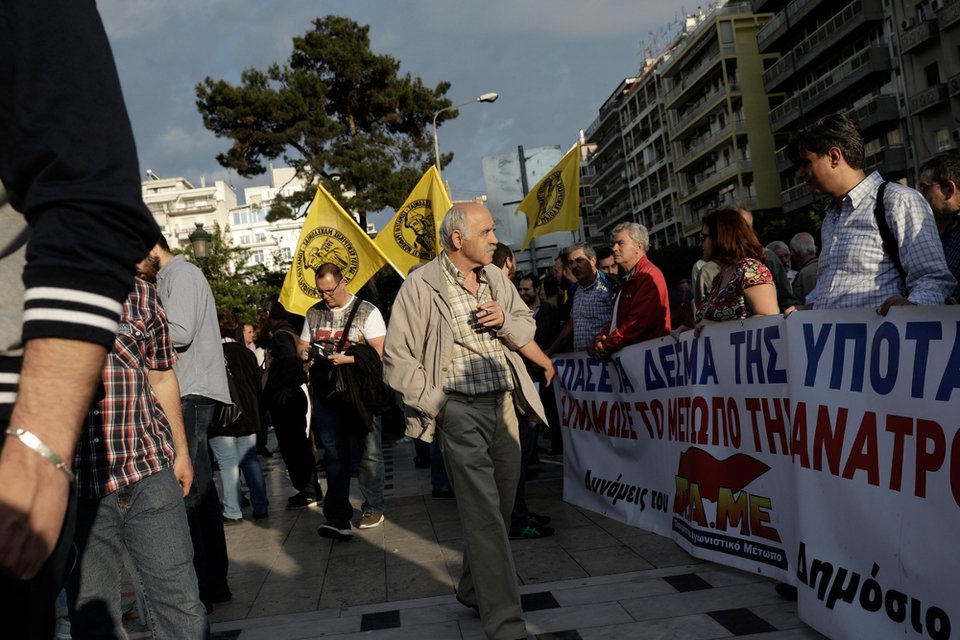 Αναρχικοί έκαψαν το φυλάκιο του Αγνωστου Στρατιώτη [εικόνες] | iefimerida.gr 21