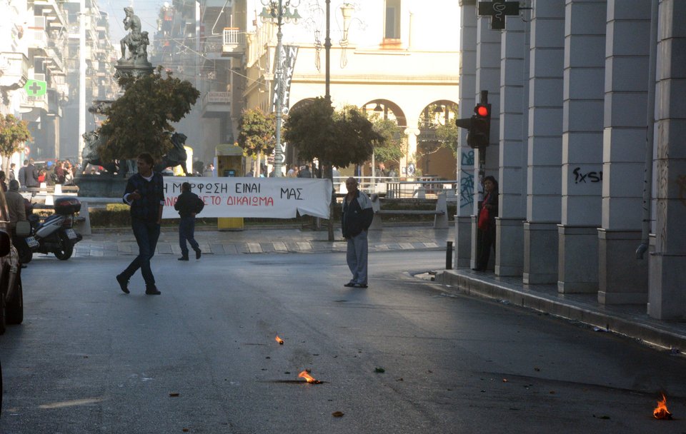 Επεισόδια στην πορεία για τον Γρηγορόπουλο στην Πάτρα -Πέντε συλλήψεις [εικόνες & βίντεο] | iefimerida.gr 5