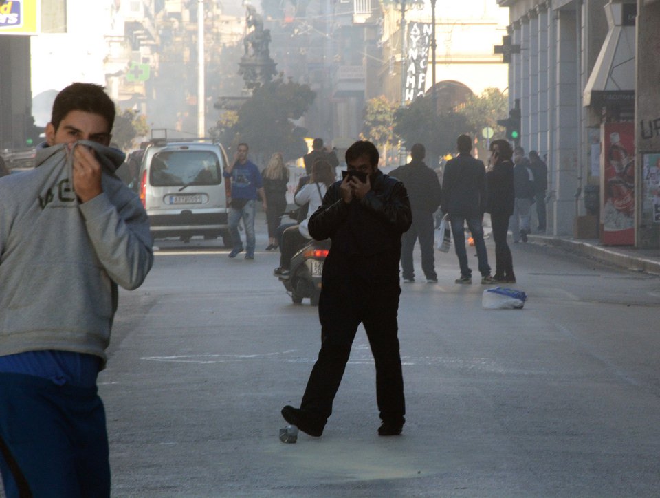 Επεισόδια στην πορεία για τον Γρηγορόπουλο στην Πάτρα -Πέντε συλλήψεις [εικόνες & βίντεο] | iefimerida.gr 3