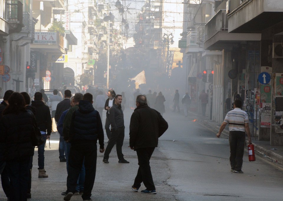 Επεισόδια στην πορεία για τον Γρηγορόπουλο στην Πάτρα -Πέντε συλλήψεις [εικόνες & βίντεο] | iefimerida.gr 2