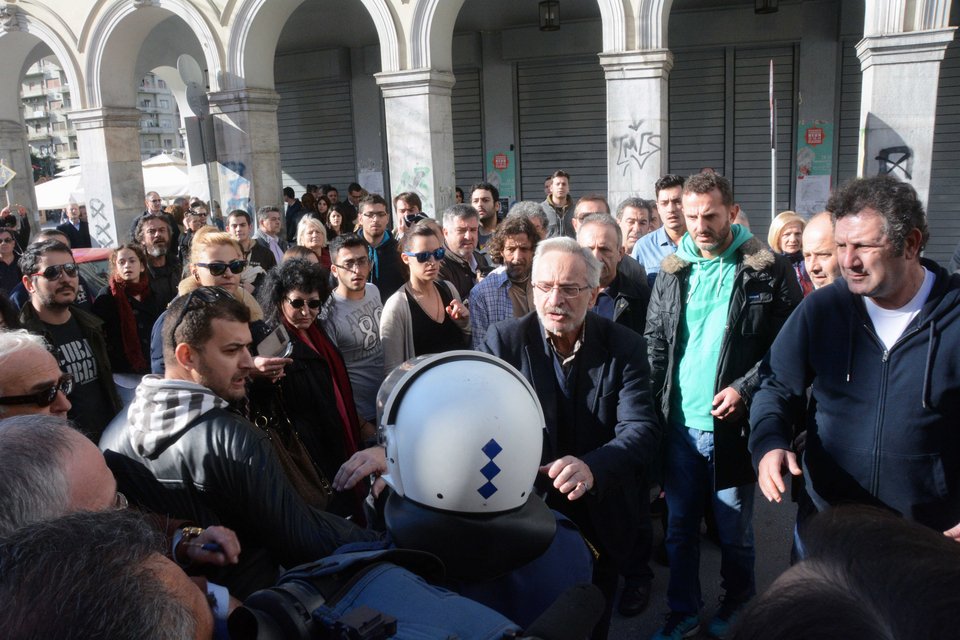 Επεισόδια στην πορεία για τον Γρηγορόπουλο στην Πάτρα -Πέντε συλλήψεις [εικόνες & βίντεο] | iefimerida.gr 1