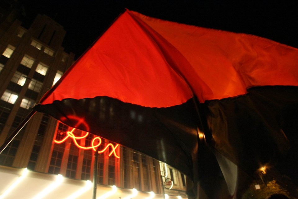 Κλεφτοπόλεμος ΜΑΤ-Κουκουλοφόρων στα Εξάρχεια [εικόνες & βίντεο] | iefimerida.gr 27