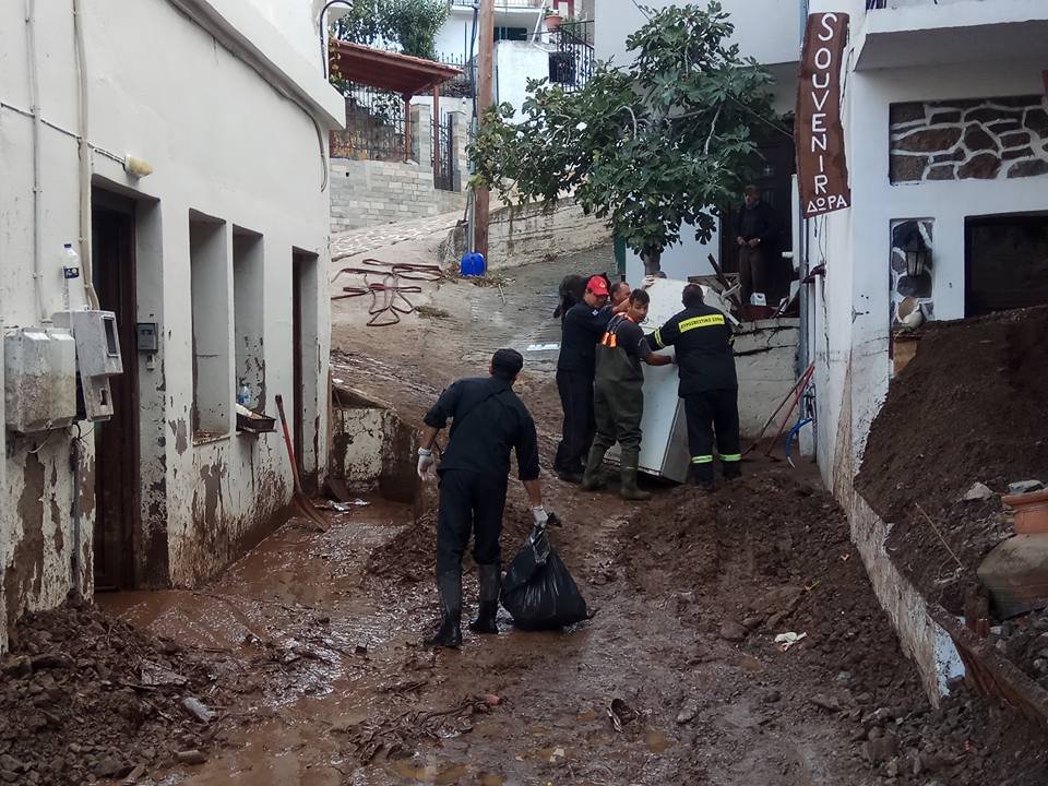 «Κατέβηκε το βουνό» στη Σαμοθράκη -Θάφτηκαν στη λάσπη σπίτια, ΙΧ & δρόμοι | iefimerida.gr 31