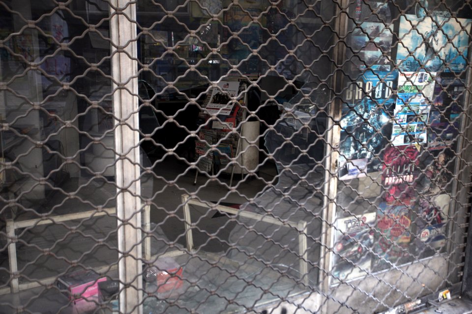 Εμπόλεμη ζώνη η Αθήνα -Καταστήματα κατεστραμμένα και λεηλατημένα μετά από το χάος [εικόνες] | iefimerida.gr 6