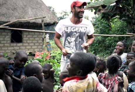 «Ο Κανάκης θα δώσει τέλος στην πείνα μας», τραγουδάνε τα παιδιά στην Σιέρα Λεόνε [εικόνες & βίντεο]  | iefimerida.gr 1