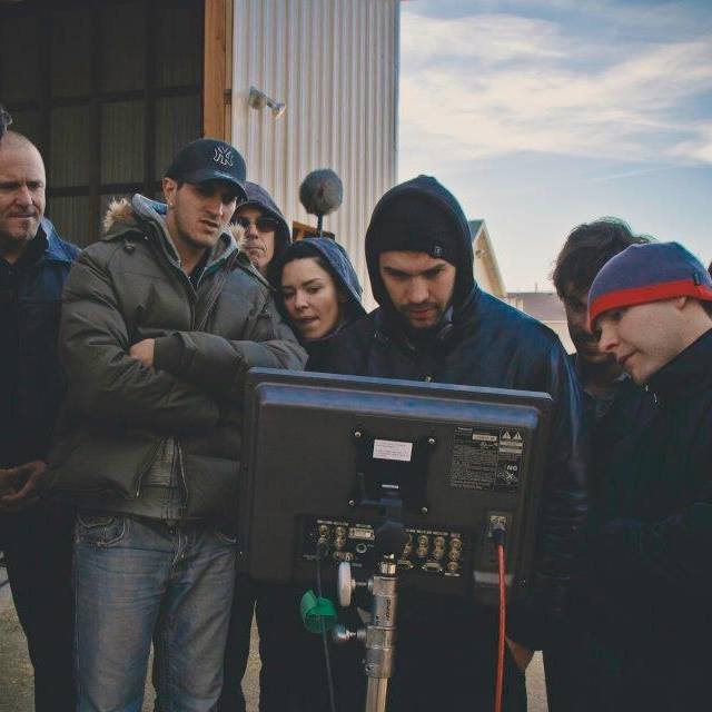 Αυτός είναι ο (ωραίος) γιος της Νικολούλη -Σκηνοθέτης, γυρίζει ταινία το βιβλίο της [εικόνες] | iefimerida.gr 2