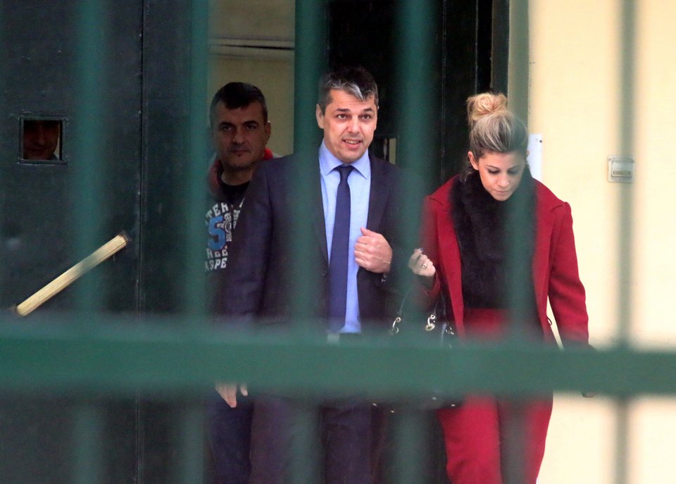 Ελεύθερος ο Μπούκουρας -Χωρίς χειροπέδες στη Βουλή ο πρώην χρυσαυγίτης [εικόνες] | iefimerida.gr 1