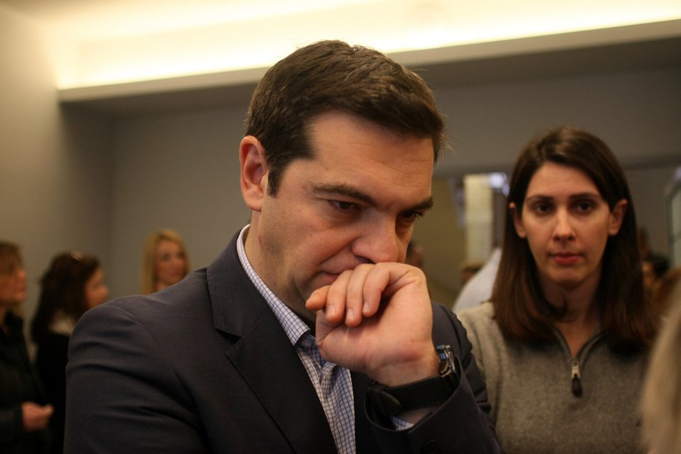 Οι αναπάντεχες, τρυφερές στιγμές του Αλέξη Τσίπρα σήμερα το πρωί -Ποιοι έτρεξαν στην αγκαλιά του [εικόνες] | iefimerida.gr 6