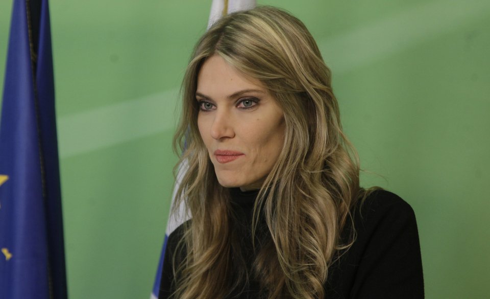 Η πρεμιέρα Καϊλή: Χρόνια Πολλά, Καλή Χρονιά και επίθεση σε Παπανδρέου [εικόνες&βίντεο] | iefimerida.gr 0