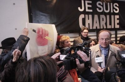 Η Ελλάδα λέει «Je Suis Charlie»: Κοσμοσυρροή στις εκδηλώσεις για το Charlie Hebdo - Ποιοι επώνυμοι παραβρέθηκαν [εικόνες] | iefimerida.gr 2