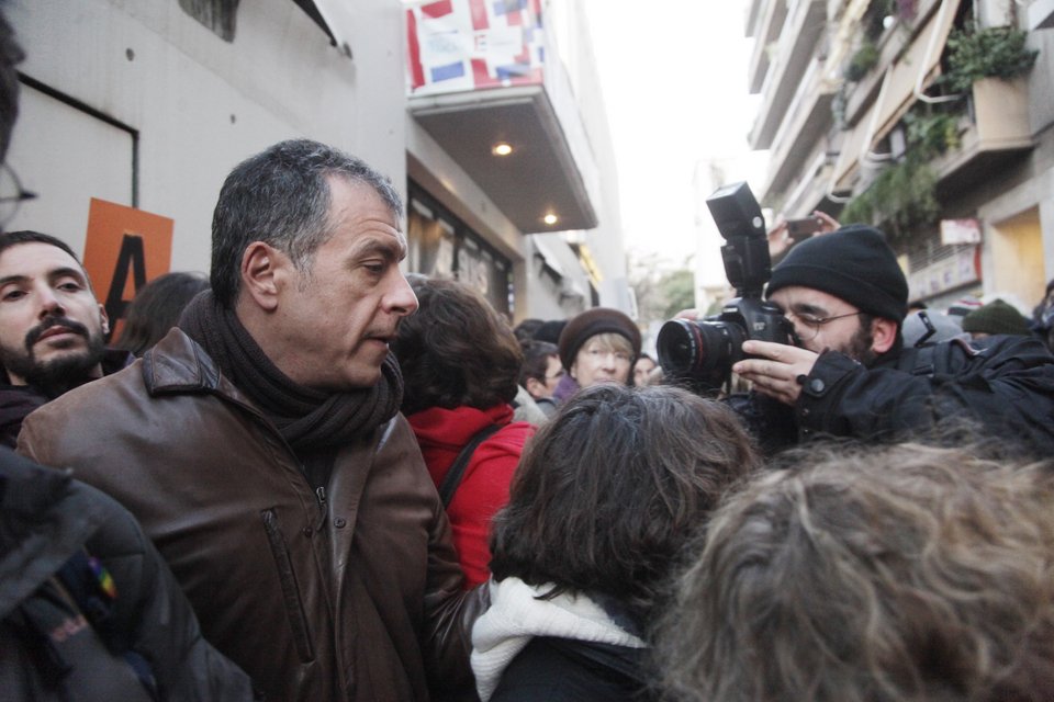 Η Ελλάδα λέει «Je Suis Charlie»: Κοσμοσυρροή στις εκδηλώσεις για το Charlie Hebdo - Ποιοι επώνυμοι παραβρέθηκαν [εικόνες] | iefimerida.gr 9