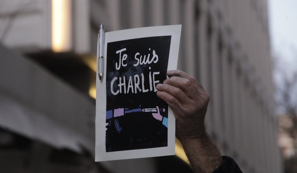 Η Ελλάδα λέει «Je Suis Charlie»: Κοσμοσυρροή στις εκδηλώσεις για το Charlie Hebdo - Ποιοι επώνυμοι παραβρέθηκαν [εικόνες] | iefimerida.gr 11