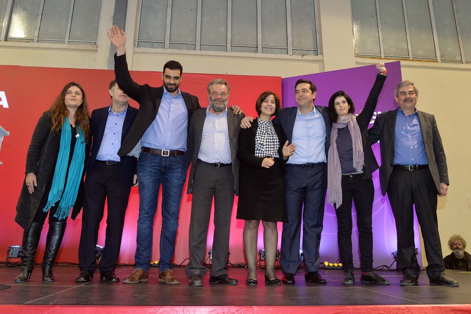 Τσίπρας: Μ' ένα μαντίλι... καλαματιανό αποχαιρέτησε τον Αντώνη Σαμαρά από τη Μεσσηνία [εικόνες] | iefimerida.gr 2