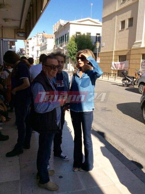 Πάτρα: Μπλόκο έξω από το Ειρηνοδικείο -Δεν έγιναν πλειστηριασμοί [εικόνες] | iefimerida.gr 0