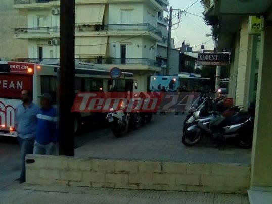 Πάτρα: Δίκυκλο «καρφώθηκε» σε λεωφορείο -Σοβαρά τραυματισμένος ο οδηγός [εικόνα]  | iefimerida.gr 1