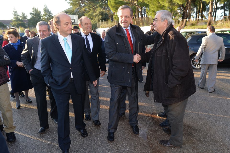 Ψήφισε και ο Αντώνης Σαμαράς -Η ταυτότητα που ξέχασε και το ραβασάκι του πολίτη [εικόνες] | iefimerida.gr 3