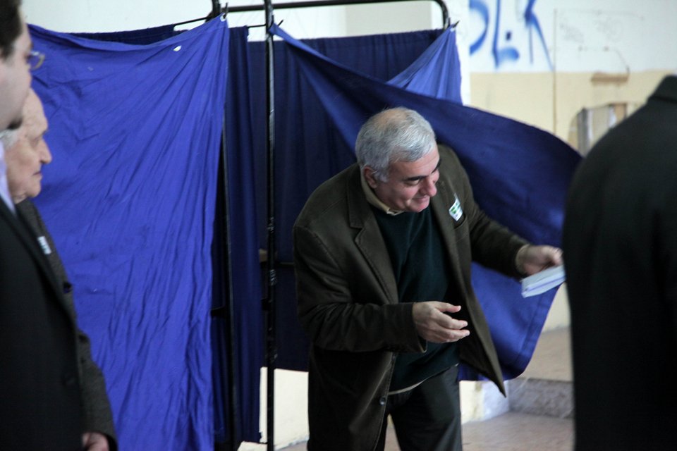 Μαζί με τον Χρυσόγελο ψήφισε ο Κουβέλης [εικόνα] | iefimerida.gr 3