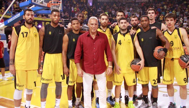 Αποθέωση για τον μεγάλο Νίκο Γκάλη στο... σπίτι του [εικόνες & βίντεο] | iefimerida.gr 1