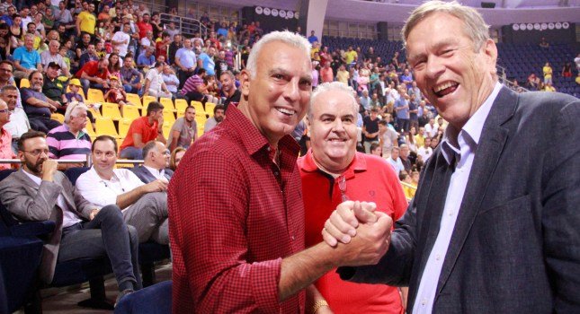 Αποθέωση για τον μεγάλο Νίκο Γκάλη στο... σπίτι του [εικόνες & βίντεο] | iefimerida.gr 2