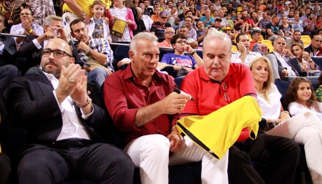 Αποθέωση για τον μεγάλο Νίκο Γκάλη στο... σπίτι του [εικόνες & βίντεο] | iefimerida.gr 3