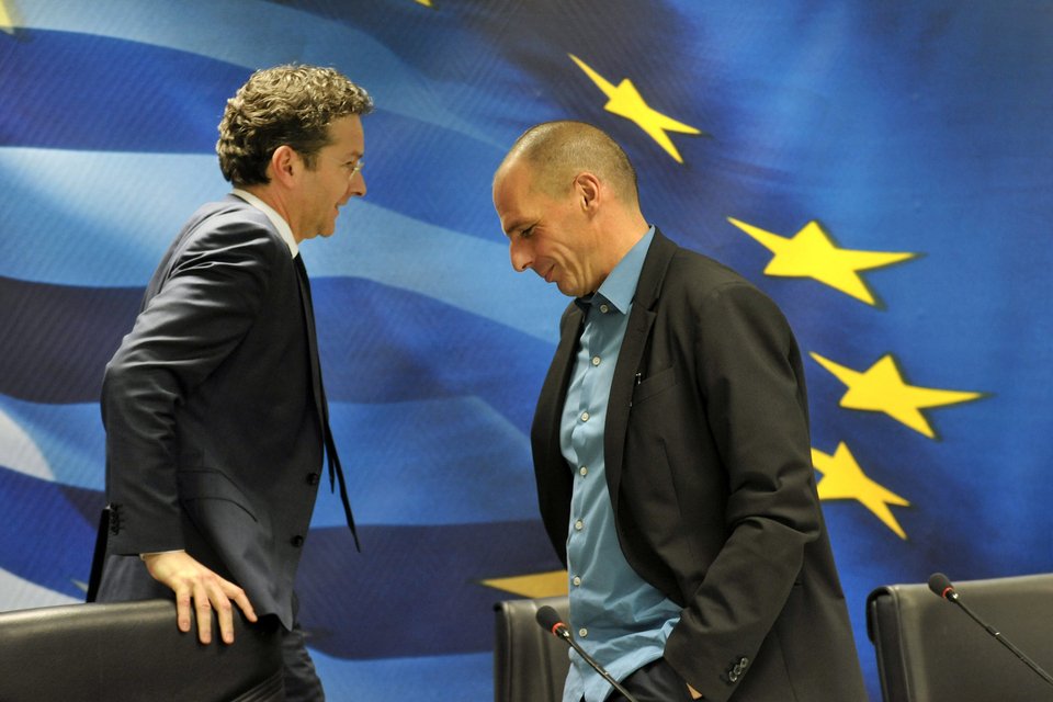 Γιατί ο Βαρουφάκης βάζει συνέχεια το χέρι του στην τσέπη [εικόνες] | iefimerida.gr 7