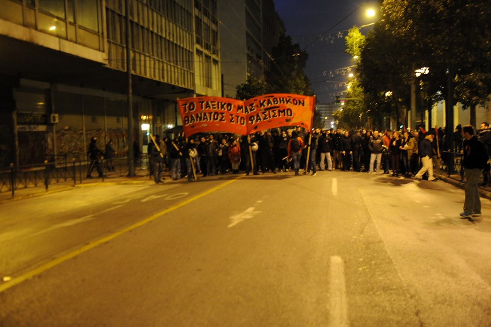 Αοπλοι οι αστυνομικοί στις παράλληλες διαδηλώσεις Χρυσαυγιτών και αντιφασιστών [εικόνες] | iefimerida.gr 18
