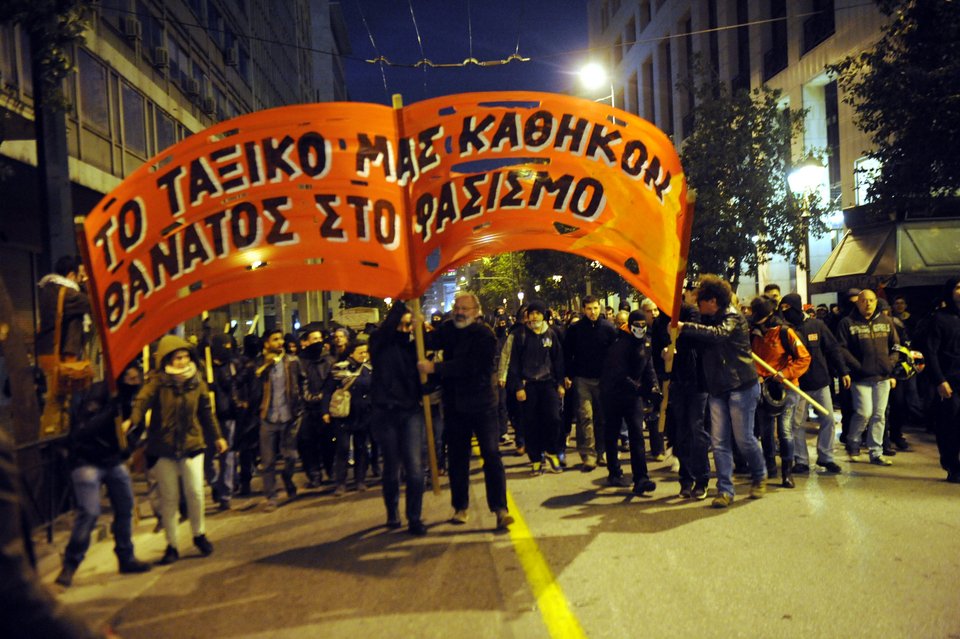 Αοπλοι οι αστυνομικοί στις παράλληλες διαδηλώσεις Χρυσαυγιτών και αντιφασιστών [εικόνες] | iefimerida.gr 17