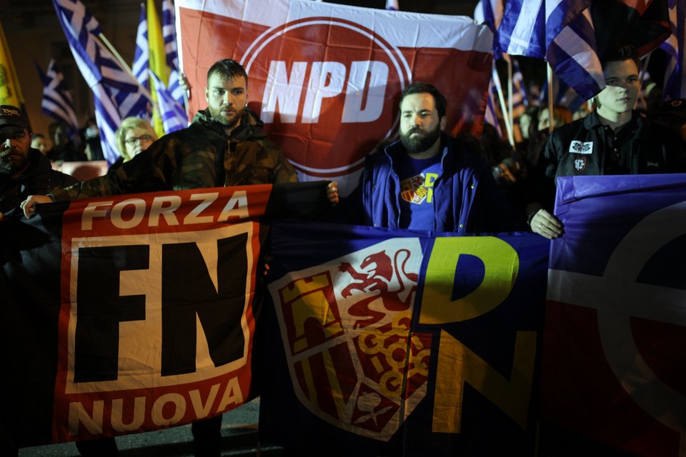 Αοπλοι οι αστυνομικοί στις παράλληλες διαδηλώσεις Χρυσαυγιτών και αντιφασιστών [εικόνες] | iefimerida.gr 4