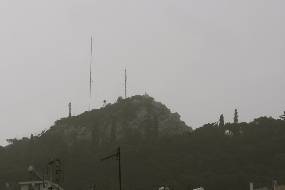 Αφρικανική σκόνη σκέπασε την Αθήνα: Αποπνικτική η ατμόσφαιρα [εικόνες] | iefimerida.gr 3