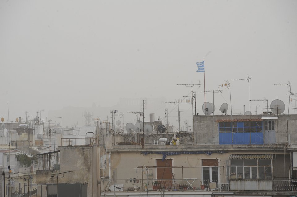 Αφρικανική σκόνη σκέπασε την Αθήνα: Αποπνικτική η ατμόσφαιρα [εικόνες] | iefimerida.gr 10