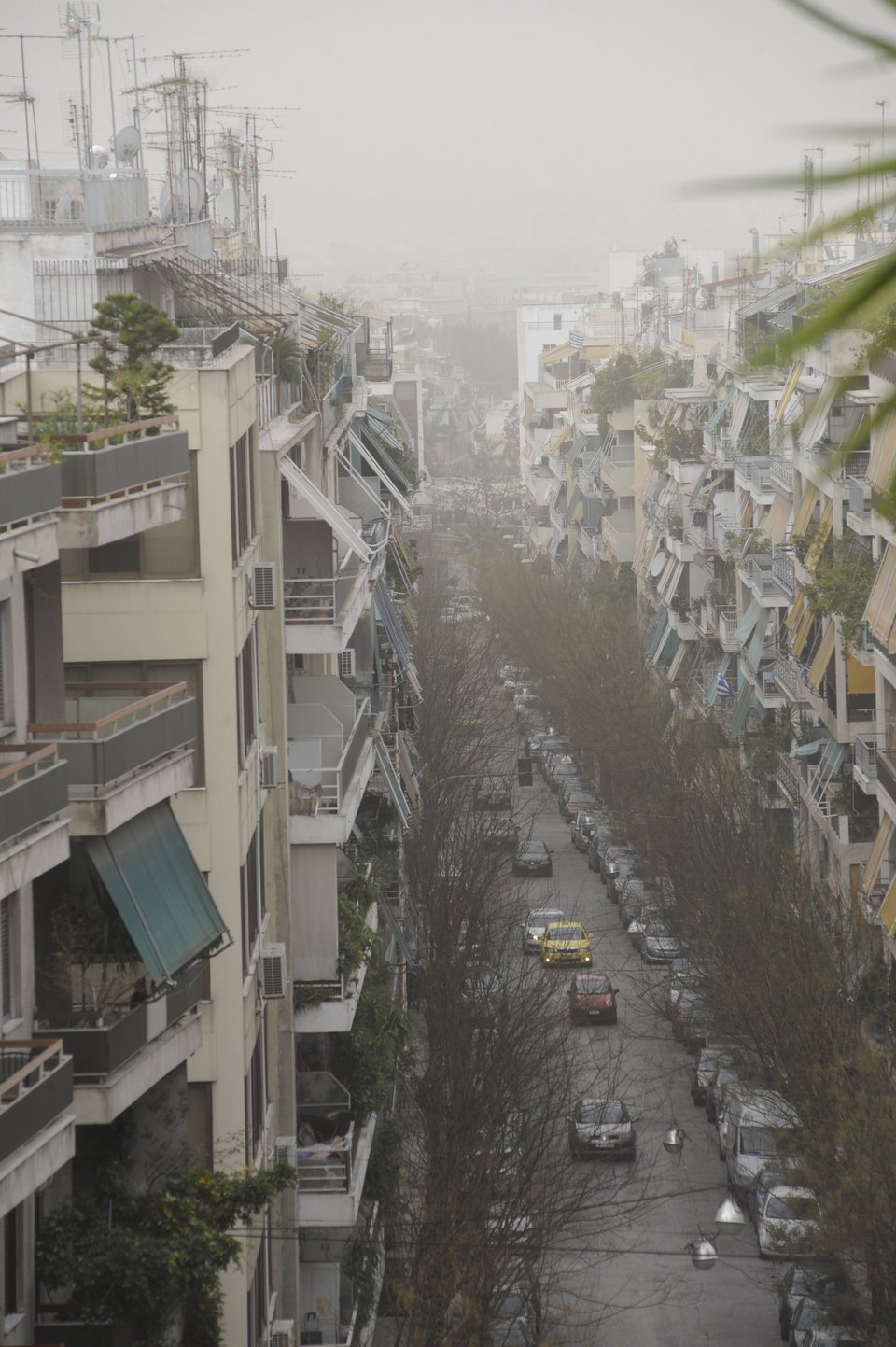 Αφρικανική σκόνη σκέπασε την Αθήνα: Αποπνικτική η ατμόσφαιρα [εικόνες] | iefimerida.gr 11