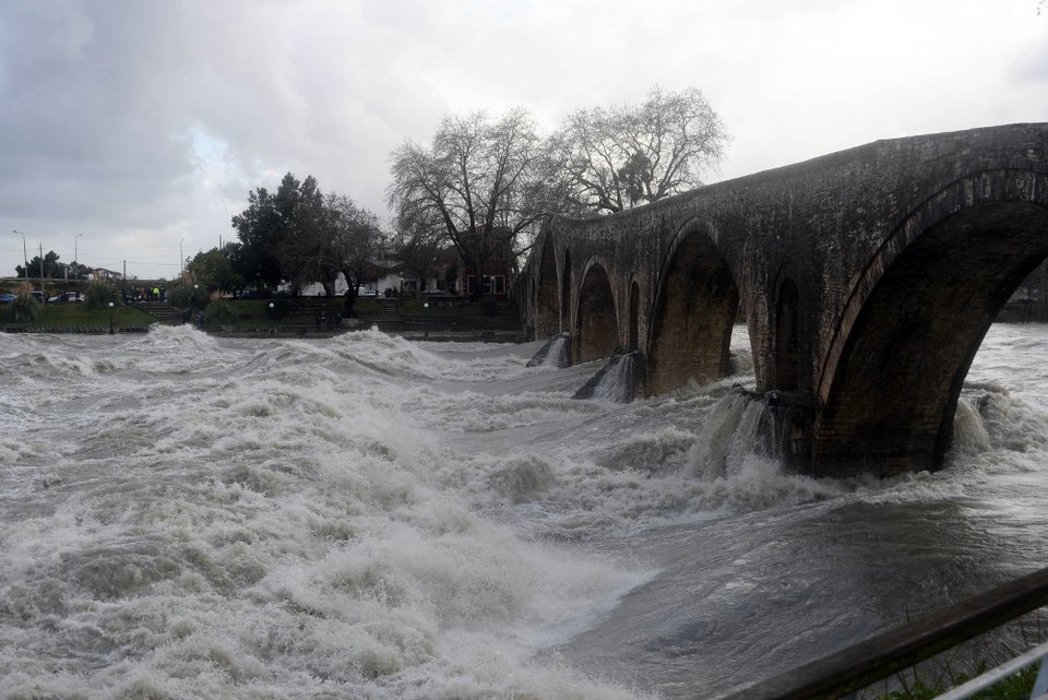Σε κατάσταση συναγερμού η χώρα λόγω της κακοκαιρίας [εικόνες&βίντεο] | iefimerida.gr 8