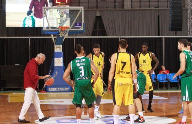 Αποθέωση για τον μεγάλο Νίκο Γκάλη στο... σπίτι του [εικόνες & βίντεο] | iefimerida.gr 4