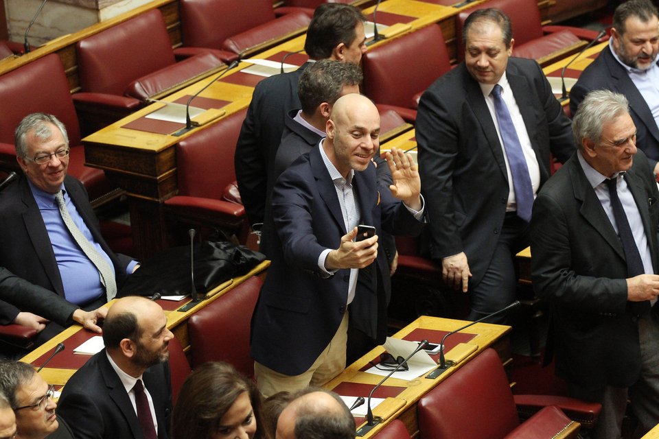 Η selfie του Γιώργου Αμυρά μέσα στην Βουλή [εικόνες] | iefimerida.gr 2